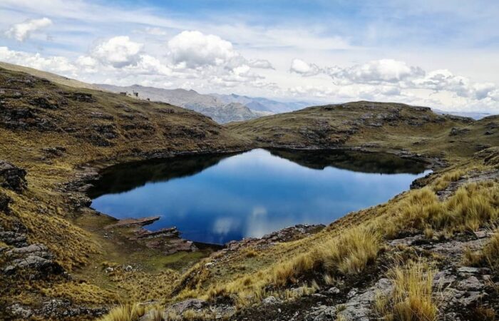 lake, path to waqrapukara
