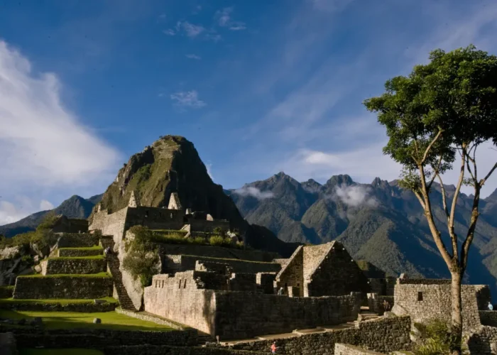 machu picchu tour guide cost